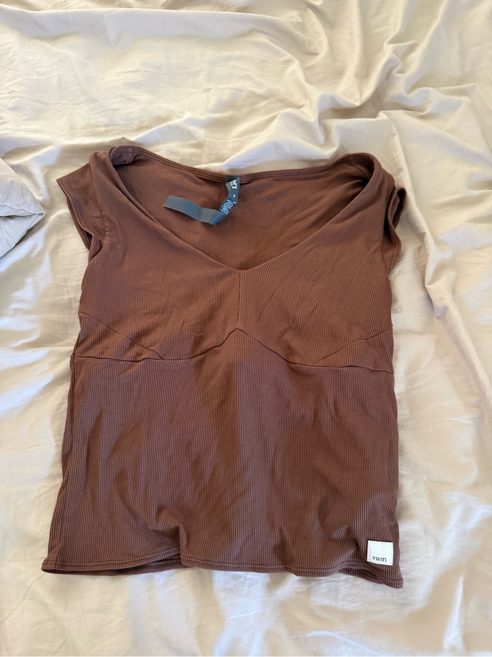 Vuori Cove V-neck Top brown size small